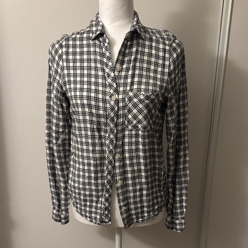Universal Thread Women's Black and White Plaid Button Down Shirt
